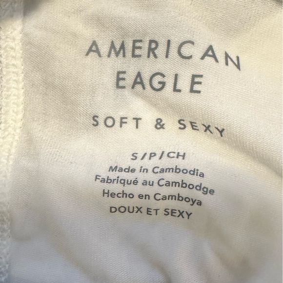 🆕AE white short sleeve shirt - Picture 2 of 2